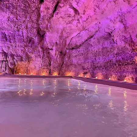 Apartment Cave With Private Pool In Center