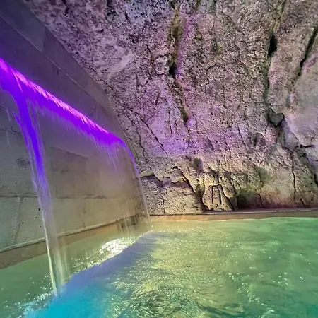 Apartment Cave With Private Pool In Center *