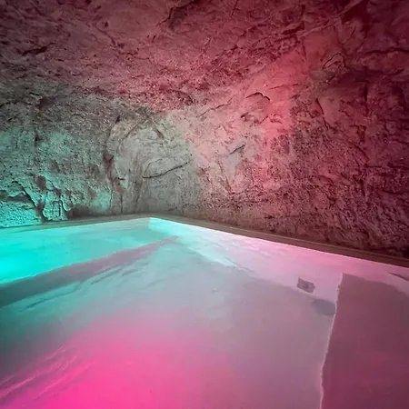 Apartment Cave With Private Pool In Center *